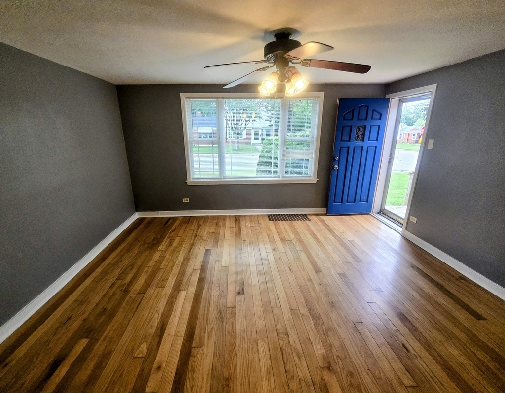 1640 N Prairie Avenue - Photo 2