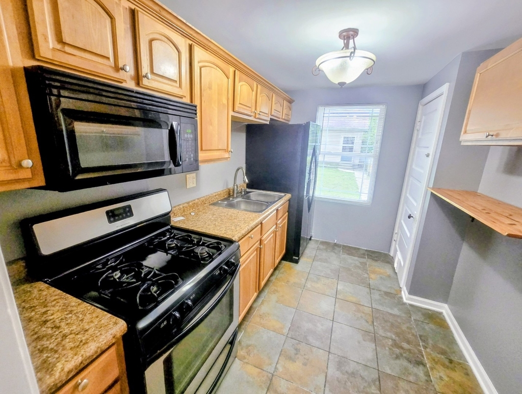 1640 N Prairie Avenue - Photo 3