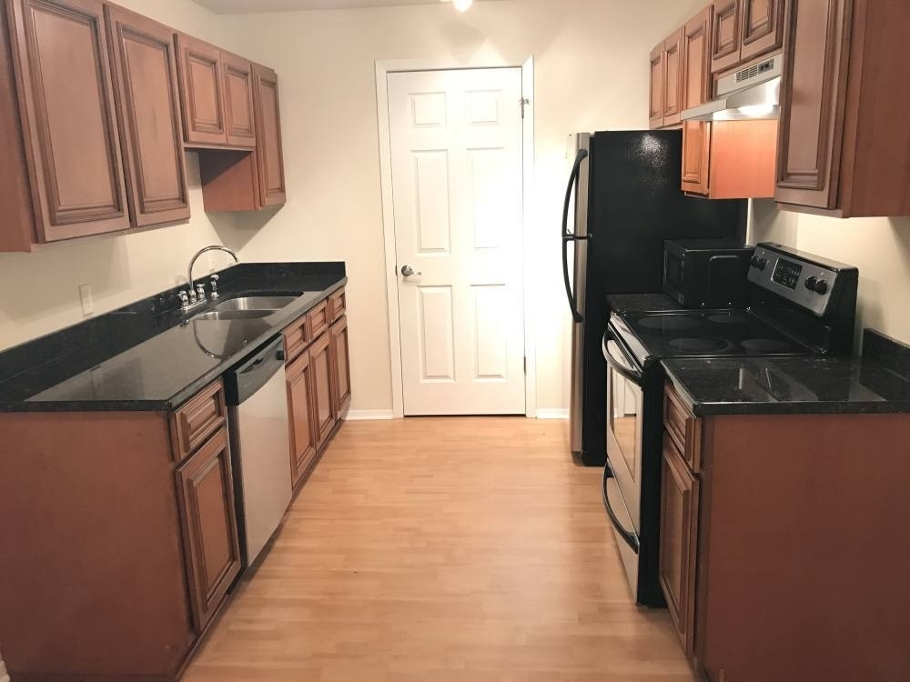 1340 Brook Street - Photo 1