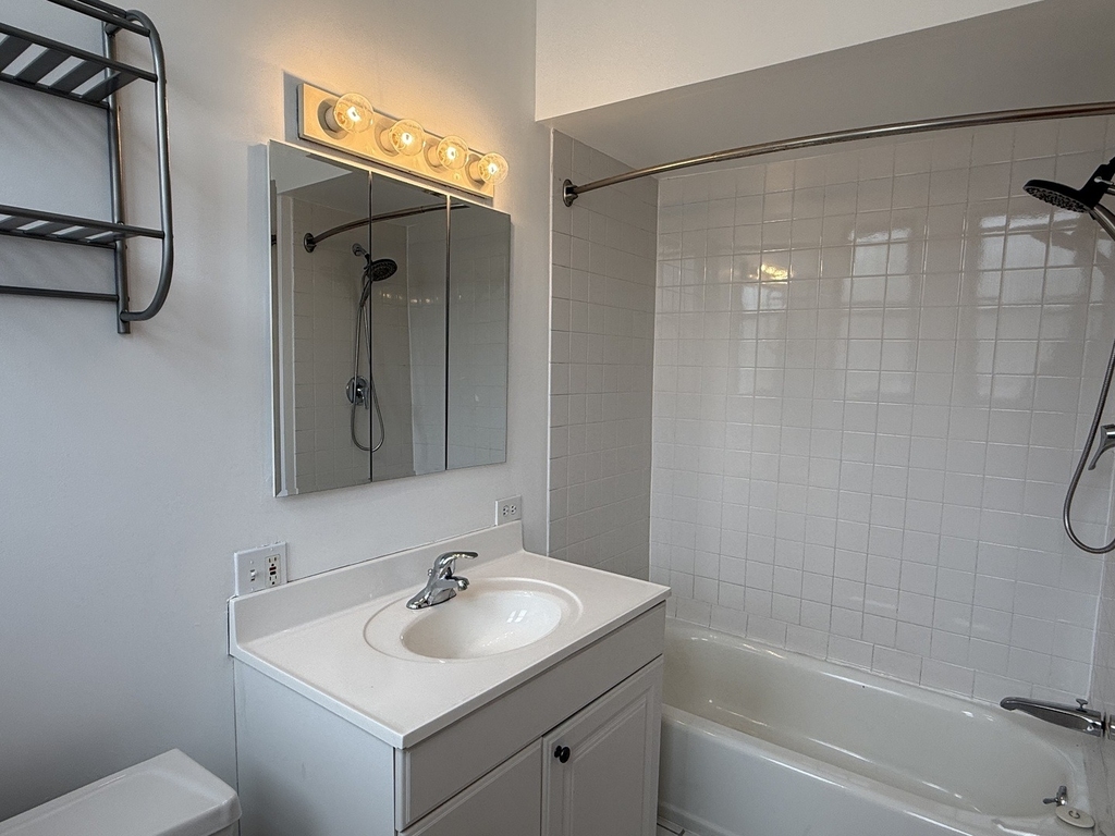 1524 W Jarvis Avenue - Photo 10