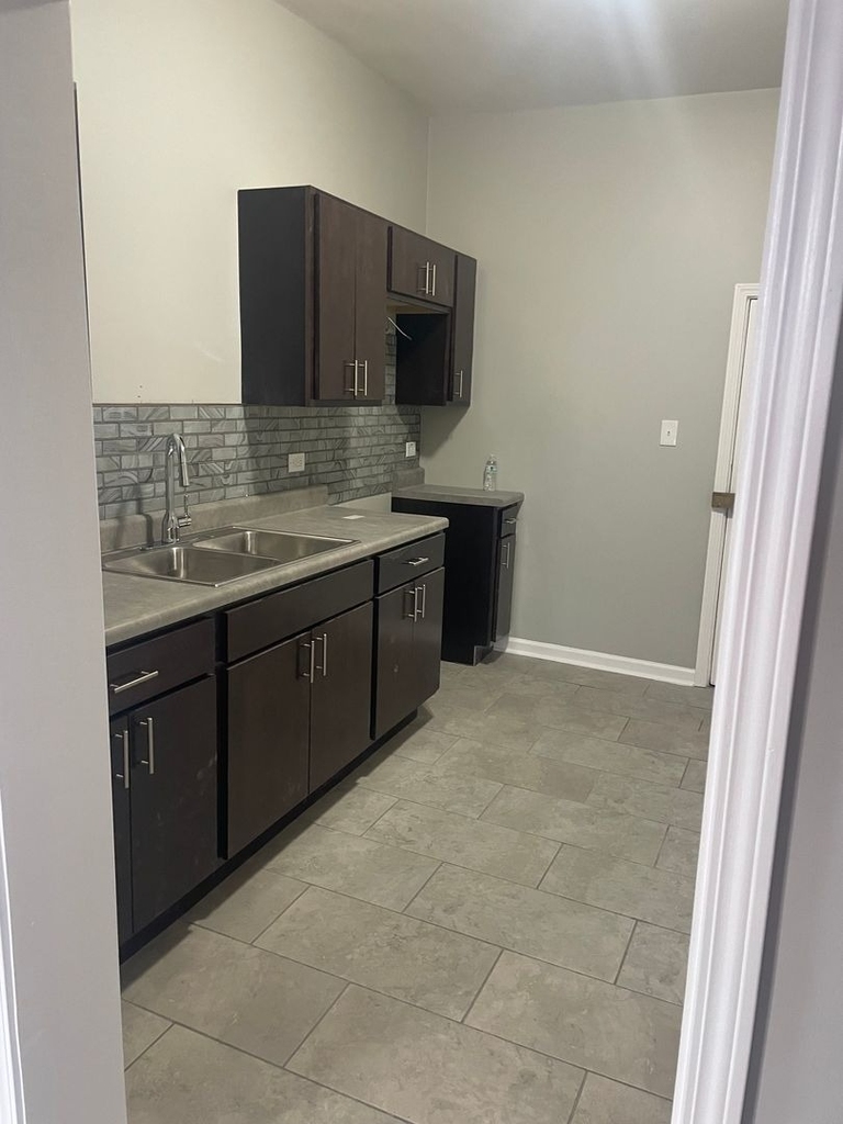 7652 S Dante Avenue - Photo 1