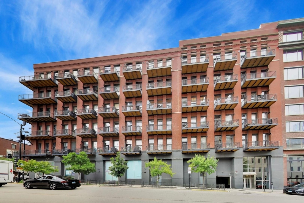 616 W Fulton Street - Photo 0
