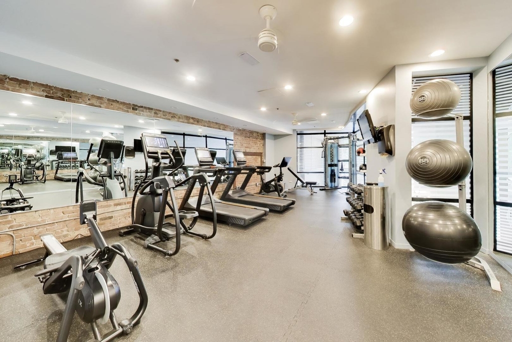 616 W Fulton Street - Photo 19