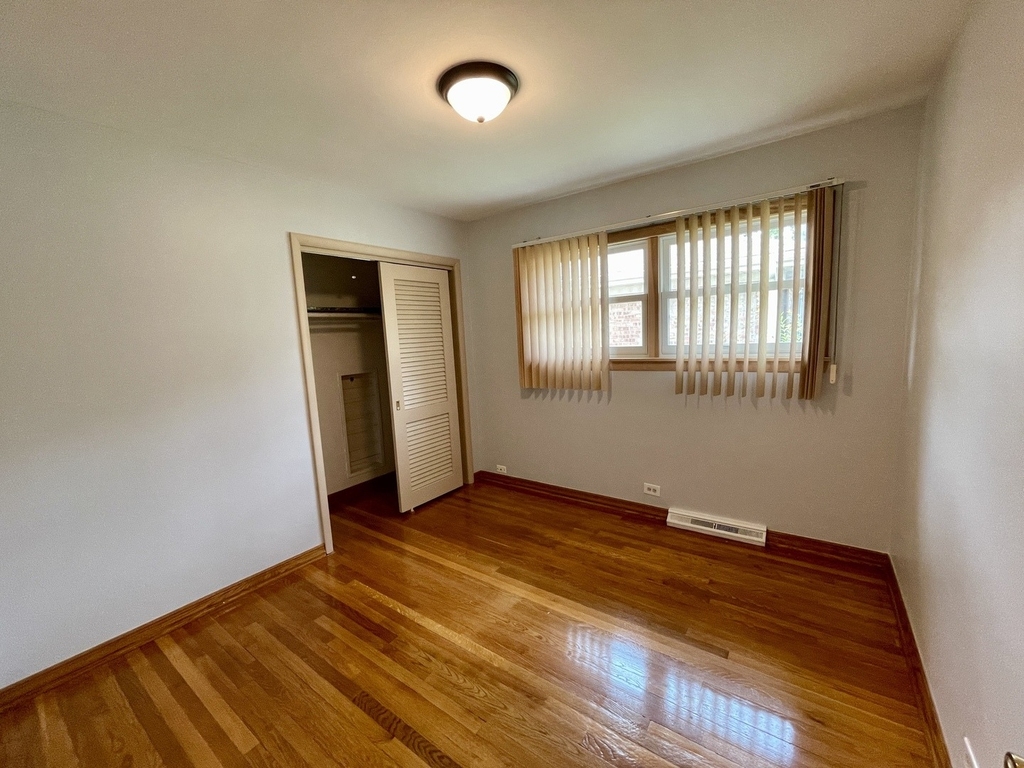 7150 N Crawford Avenue - Photo 11