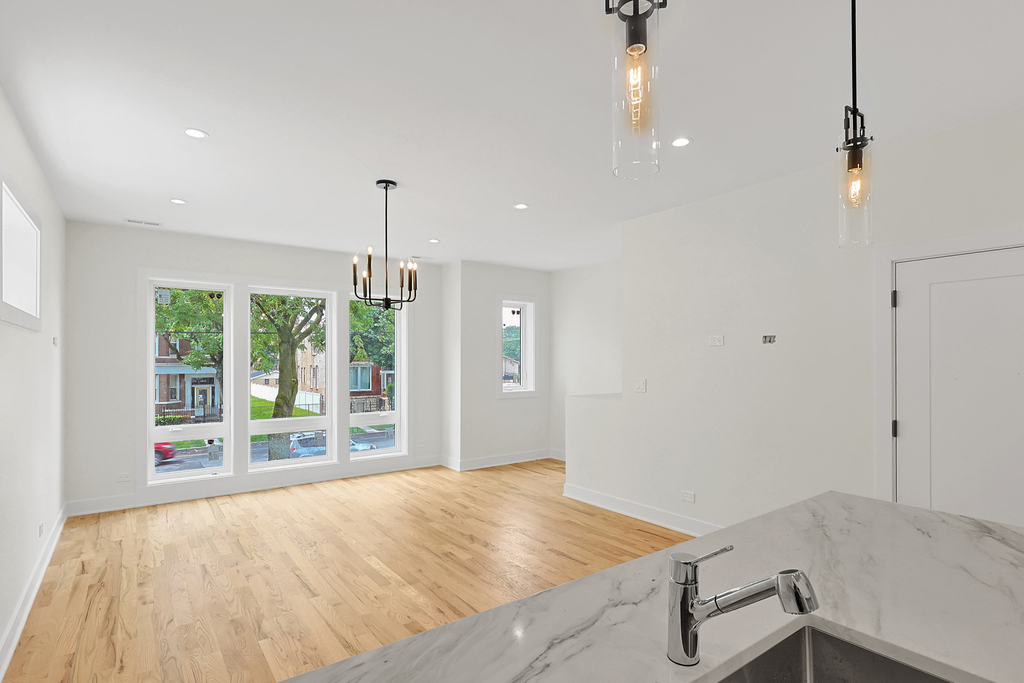 4217 S Indiana Avenue - Photo 1