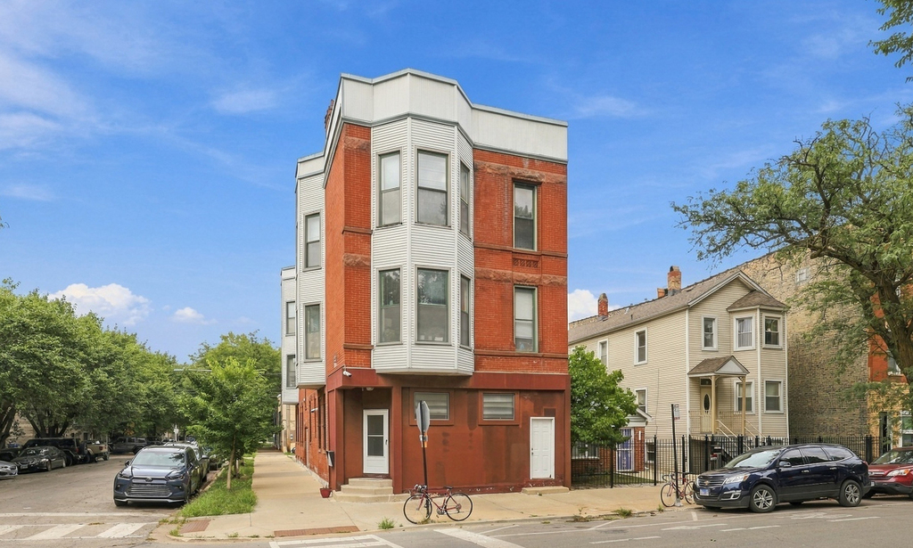 1480 W Erie Street - Photo 0