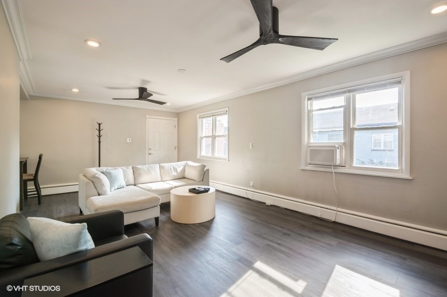 2621 W Gregory Street - Photo 2