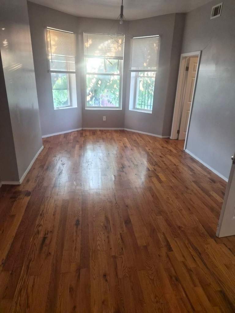 6315 S Eberhart Avenue - Photo 0