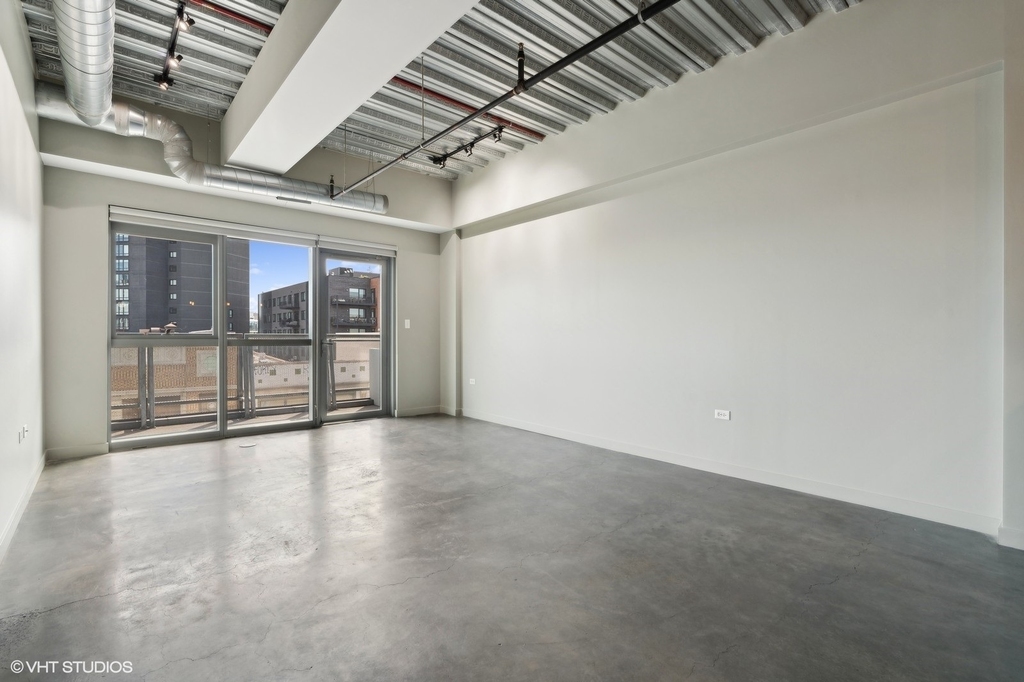 1241 N Milwaukee Avenue - Photo 1