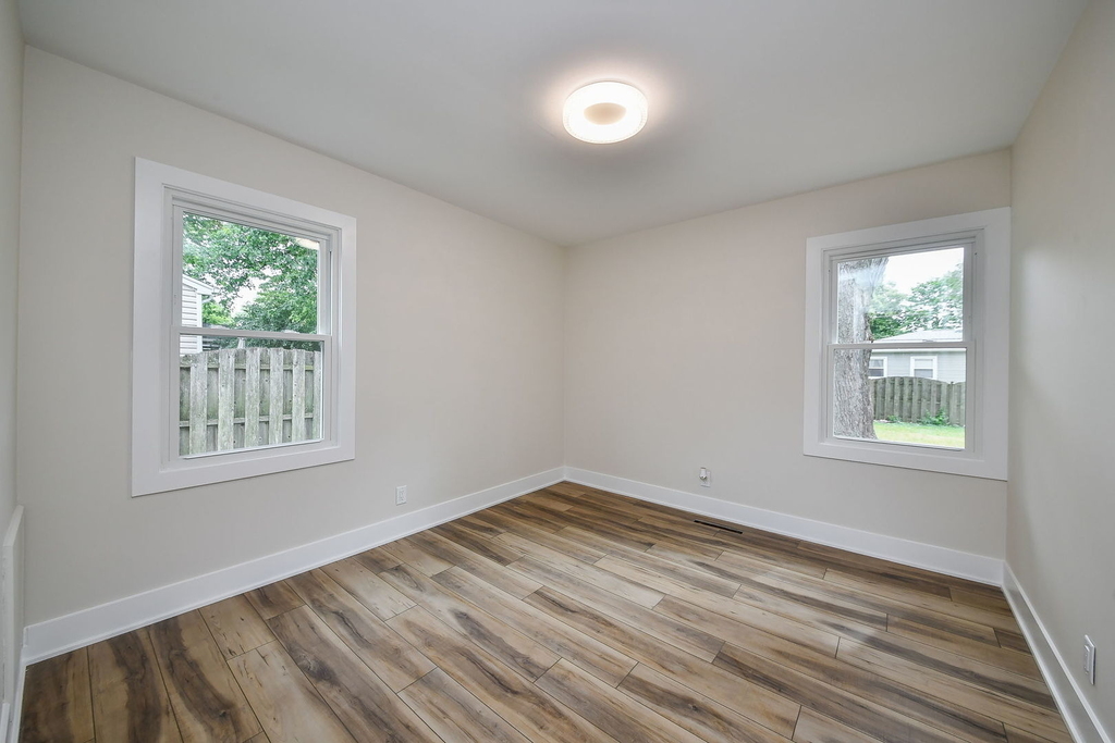 828 Valley Lane - Photo 6