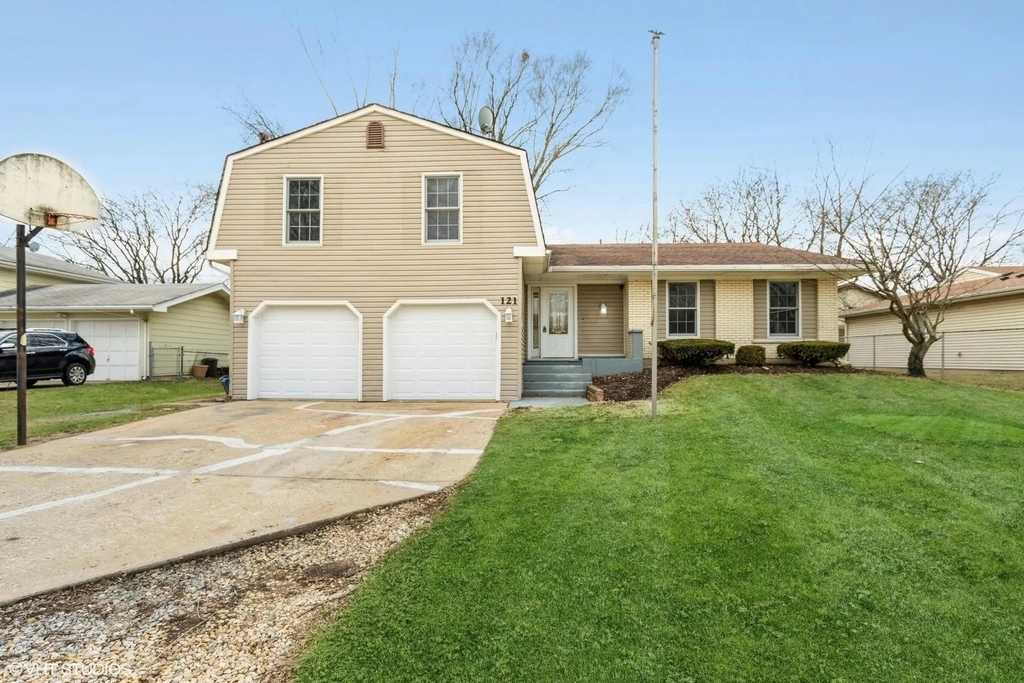 121 Richmond Drive - Photo 0