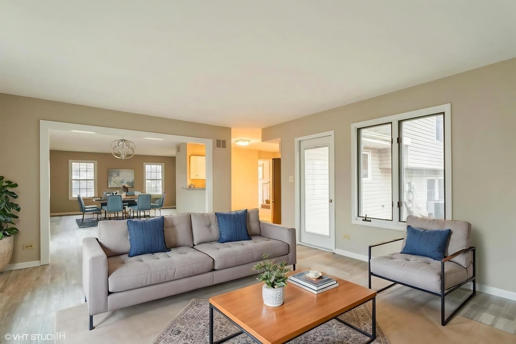 121 Richmond Drive - Photo 2