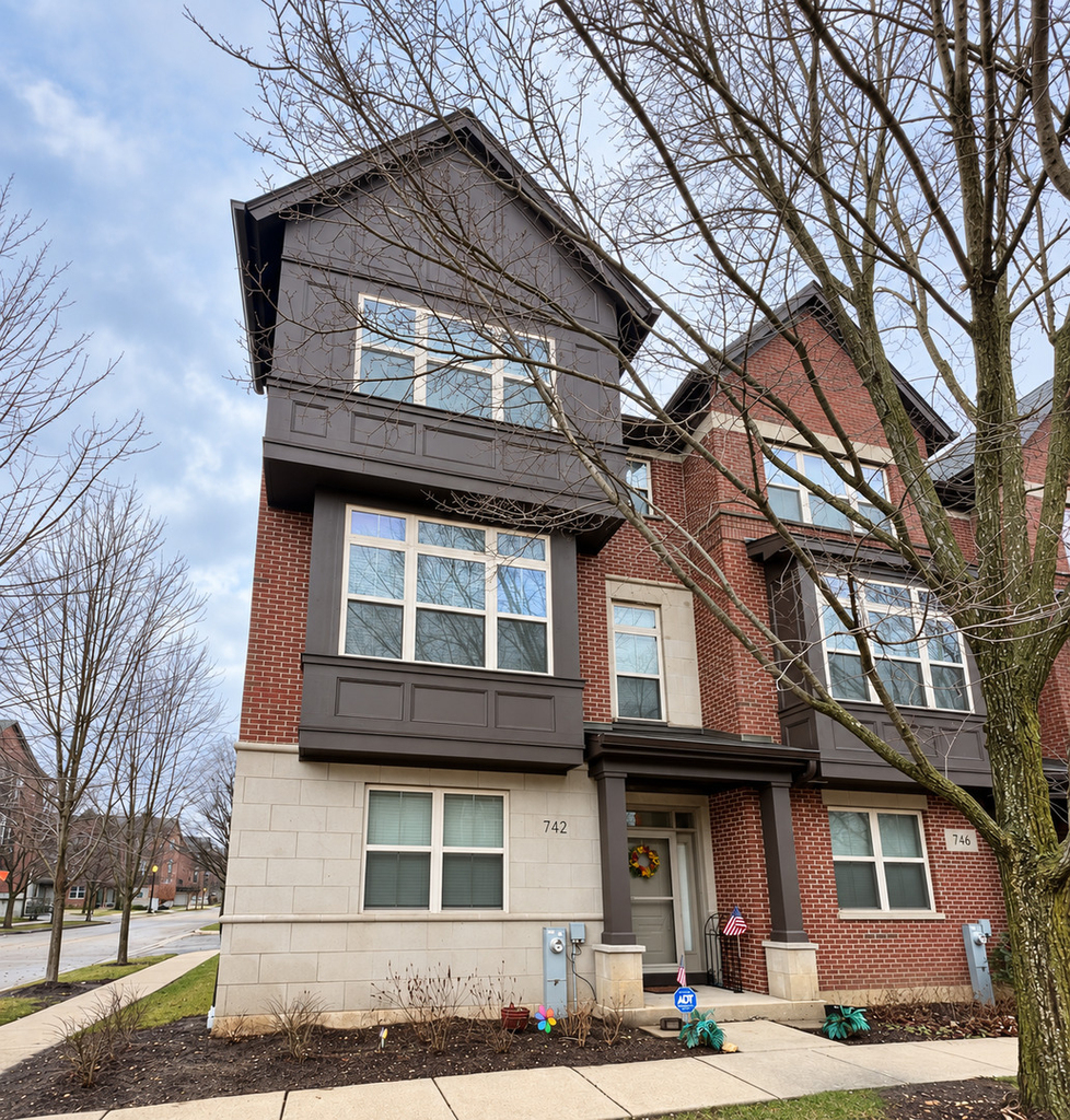 742 Summit Lane - Photo 0