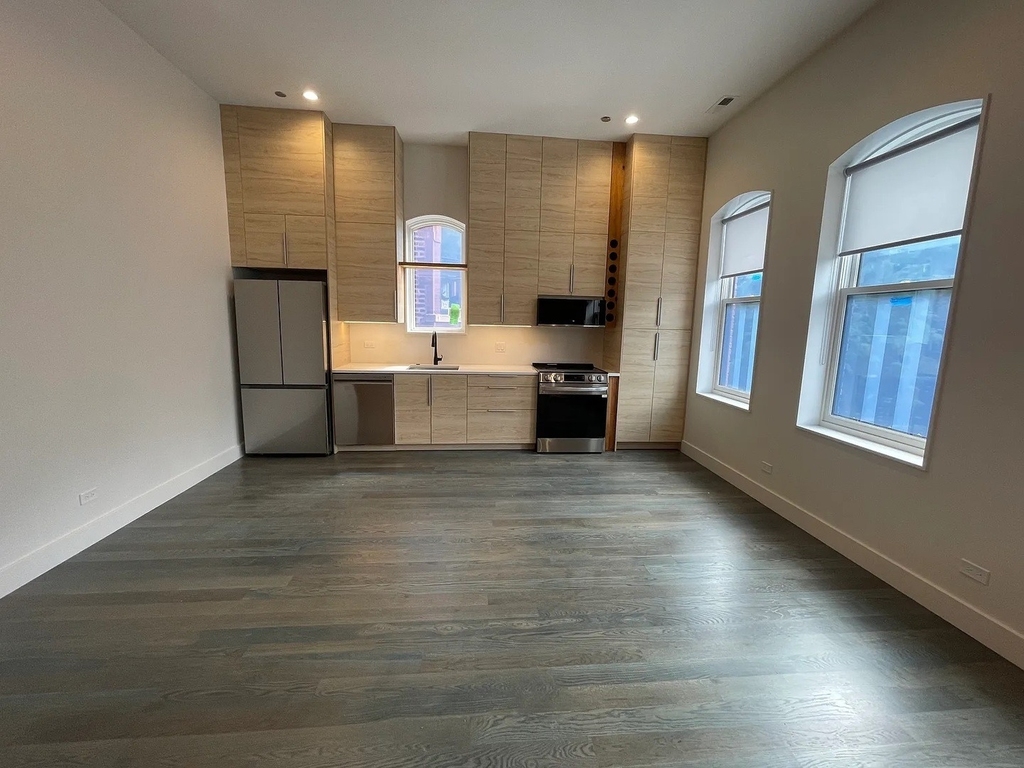1057 N Wolcott Avenue - Photo 2