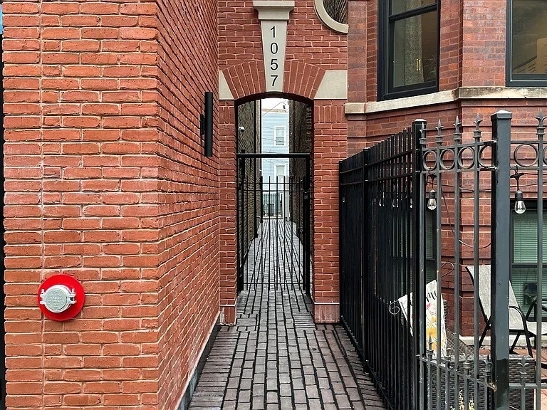 1057 N Wolcott Avenue - Photo 1