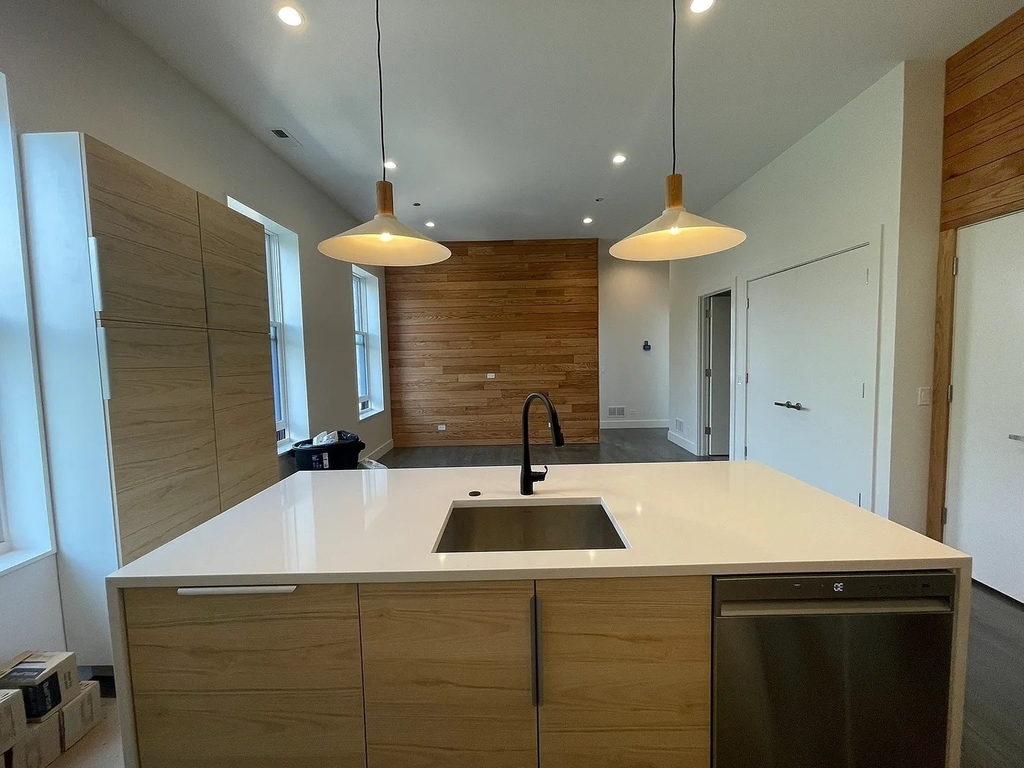 1057 N Wolcott Avenue - Photo 4