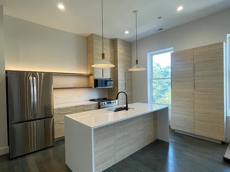 1057 N Wolcott Avenue - Photo 3