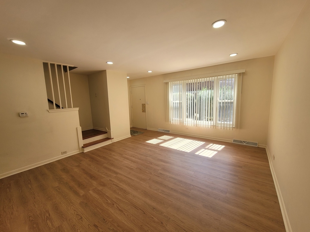 8950 Skokie Boulevard - Photo 2