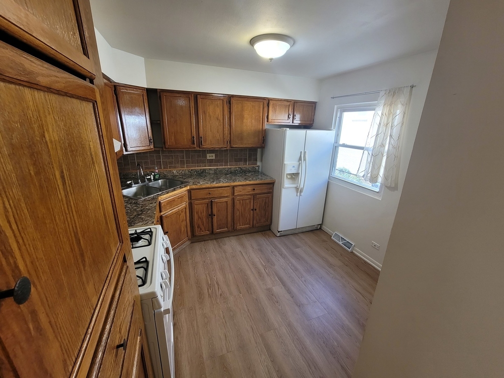 8950 Skokie Boulevard - Photo 3