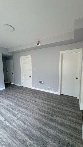 8211 S Escanaba Avenue - Photo 11