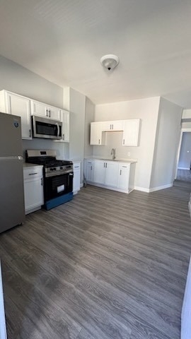8211 S Escanaba Avenue - Photo 2