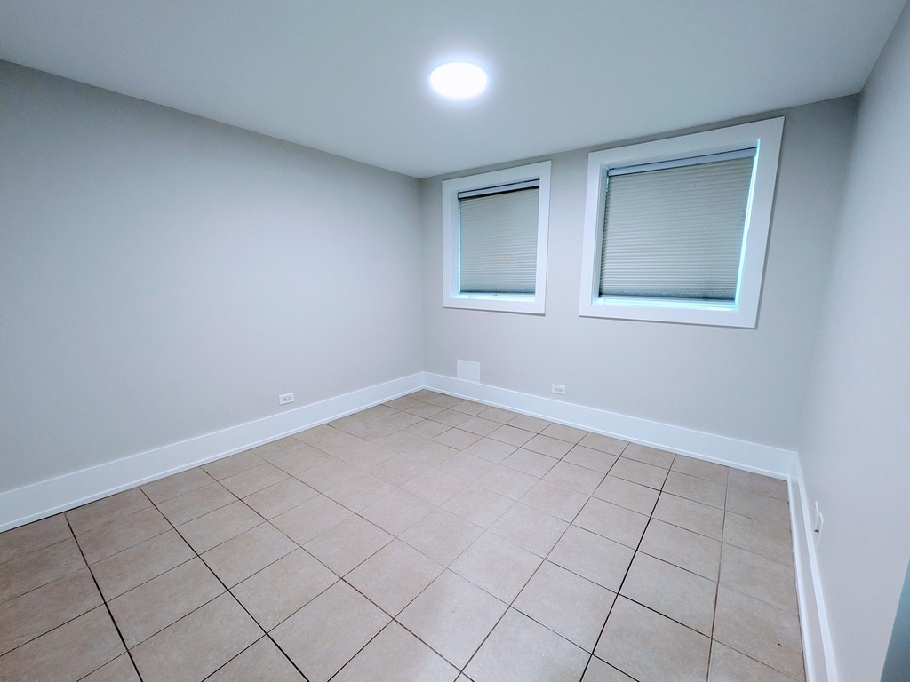 2619 N Hamlin Avenue - Photo 7