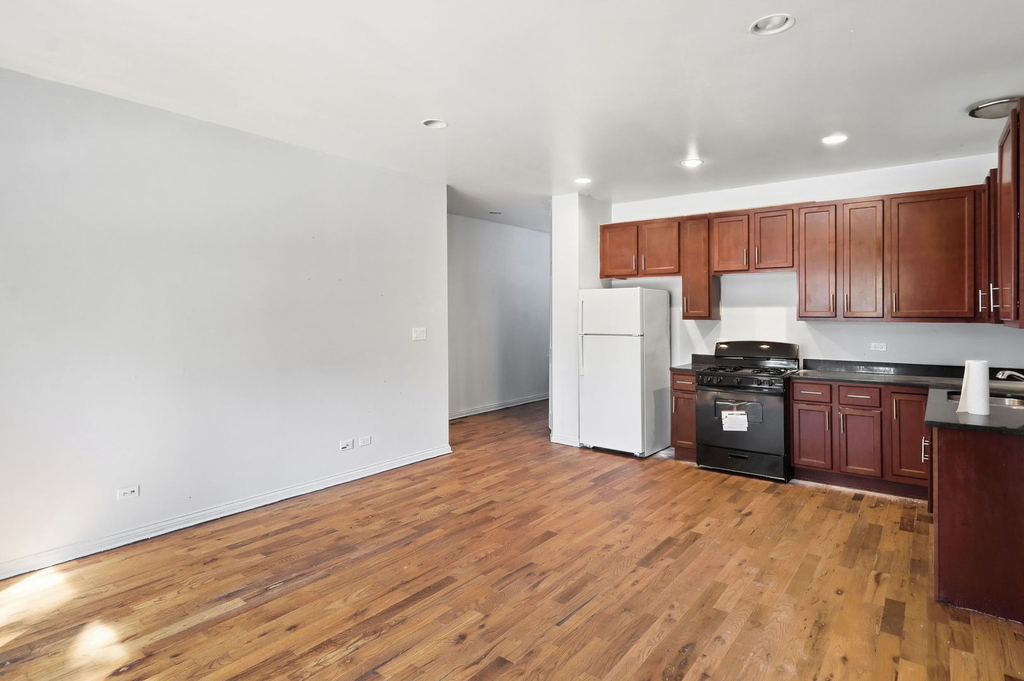 1342 E 73rd Street - Photo 3