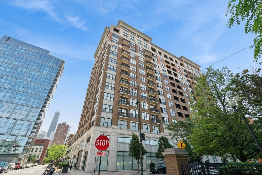 849 N Franklin Street - Photo 0