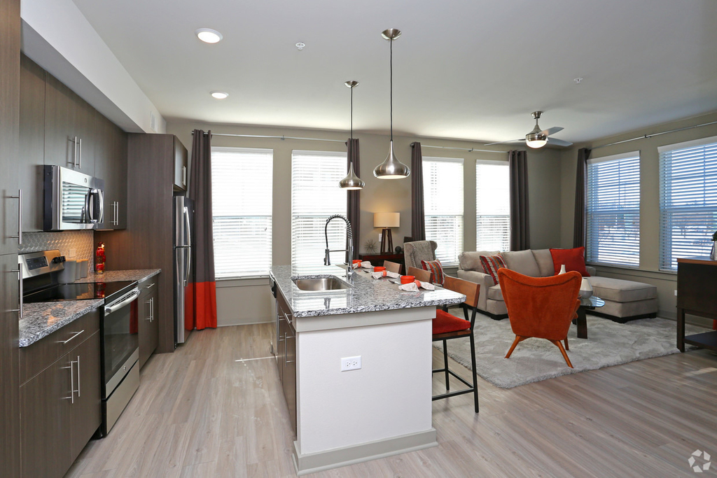 690 E Algonquin Road - Photo 2