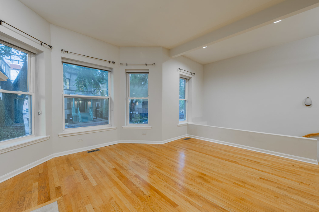 1017 W Dakin Street - Photo 2