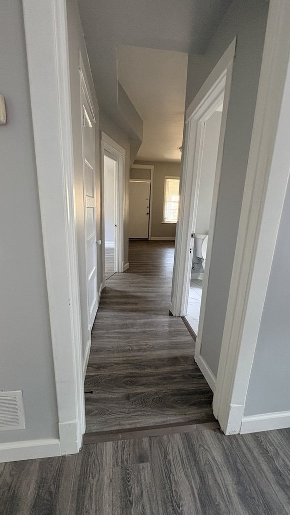 8211 S Escanaba Avenue - Photo 19