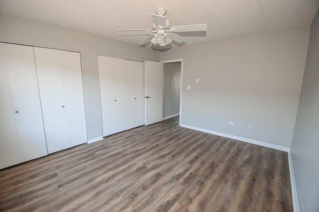 962 N Rohlwing Road - Photo 14