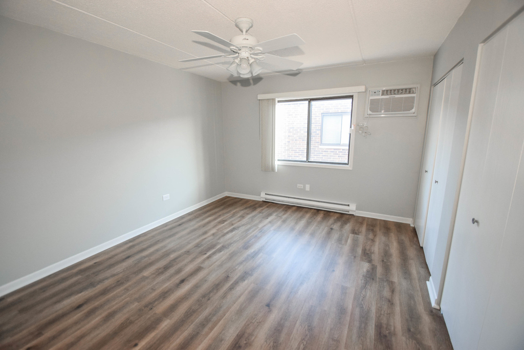 962 N Rohlwing Road - Photo 13