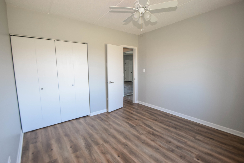 962 N Rohlwing Road - Photo 11