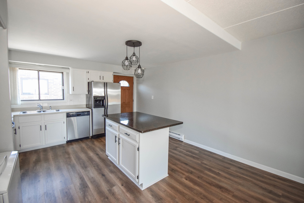 962 N Rohlwing Road - Photo 2