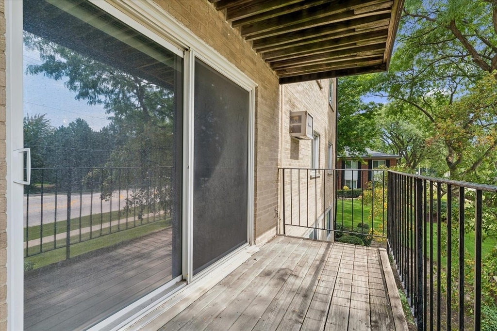 2424 E Oakton Street - Photo 10
