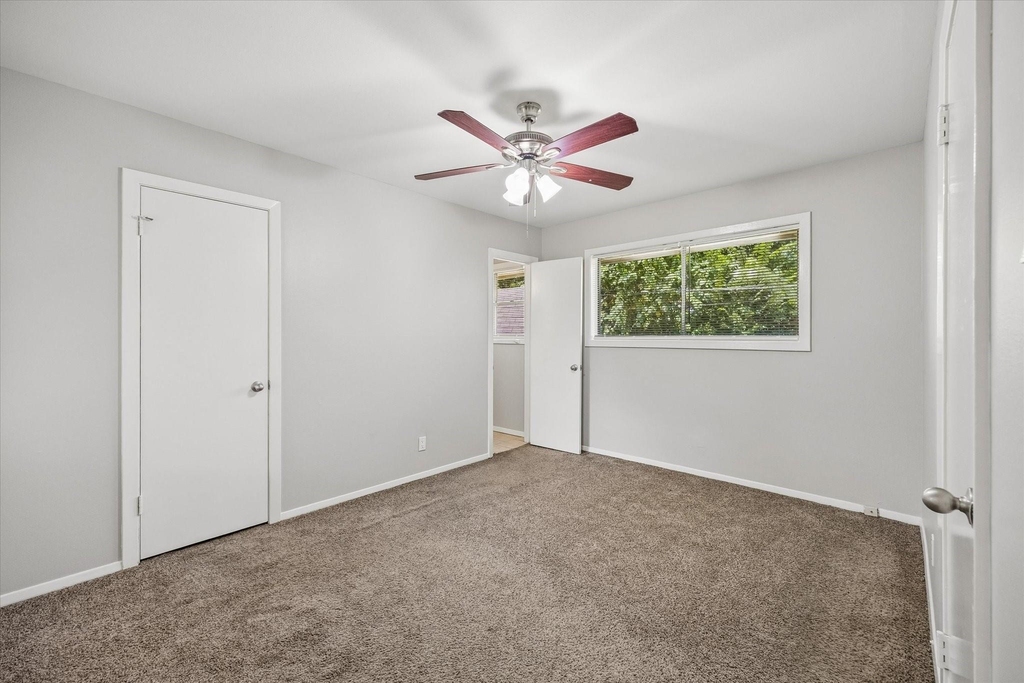 10214 Torrington Lane - Photo 11