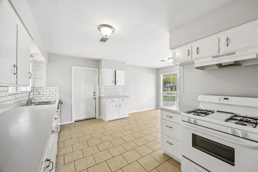 10214 Torrington Lane - Photo 7