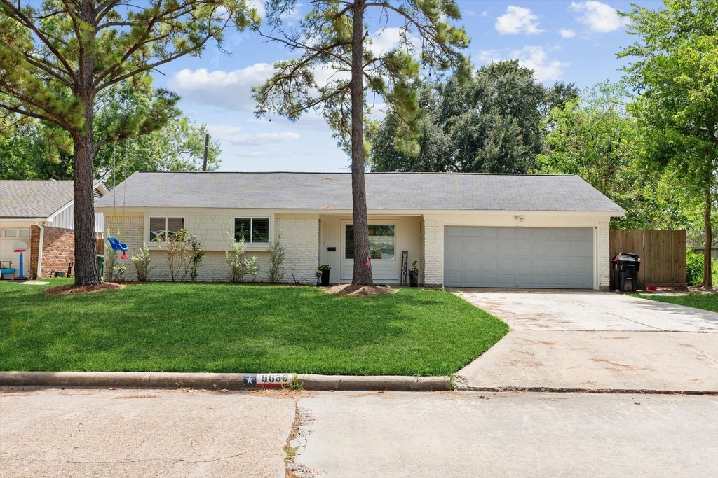 9639 Vogue Lane - Photo 0