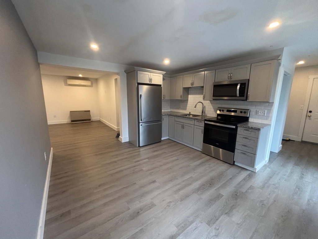 676 Main - Photo 6