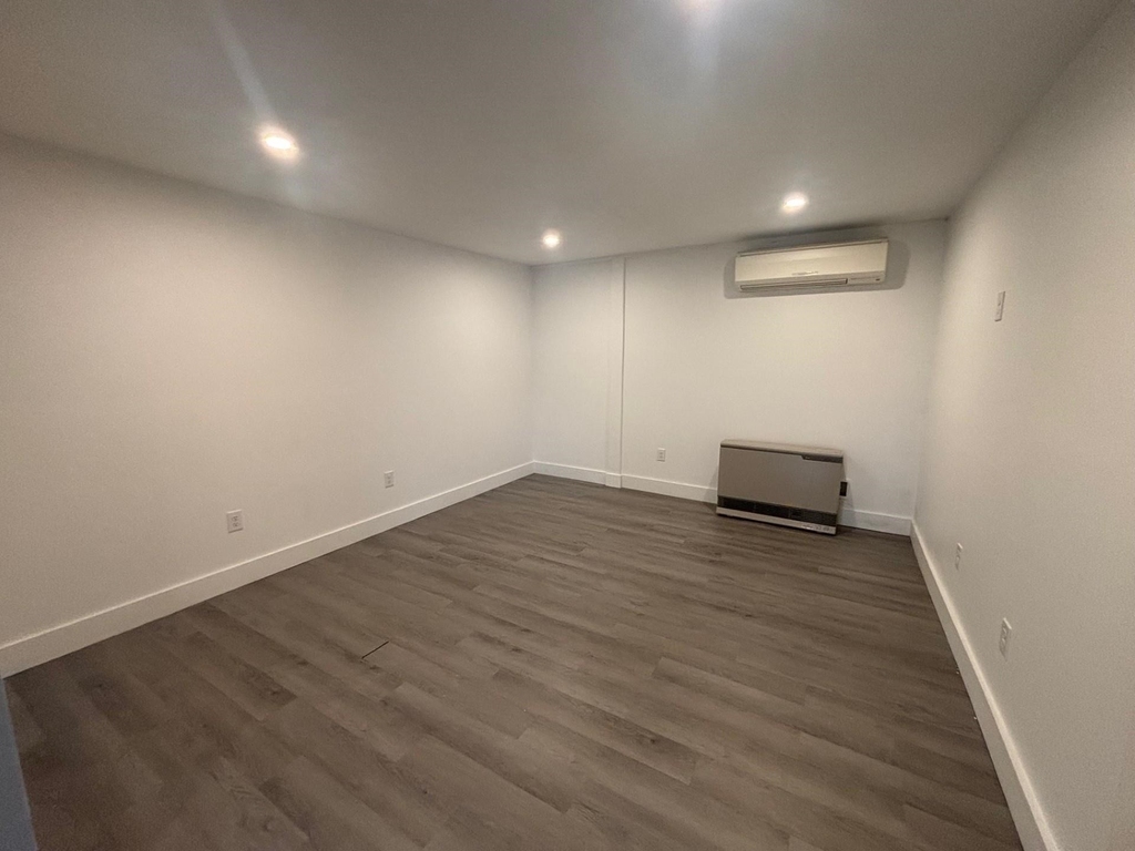 676 Main - Photo 8