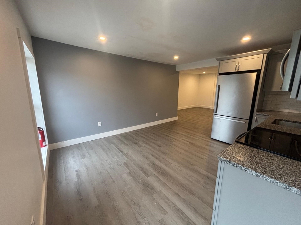 676 Main - Photo 7