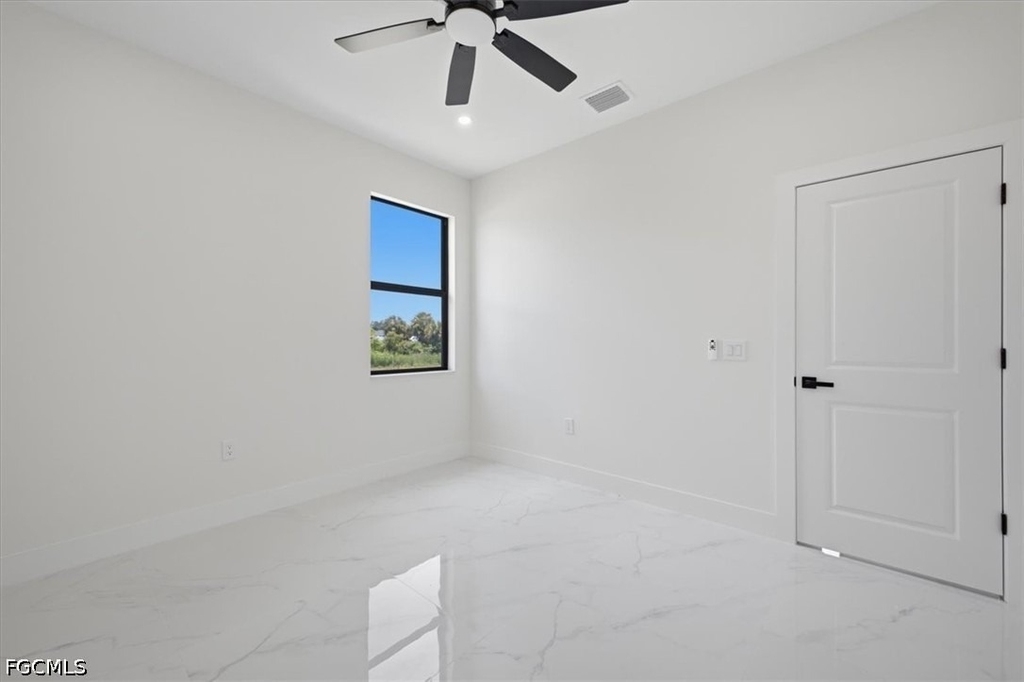 724 Calumet Street E - Photo 18
