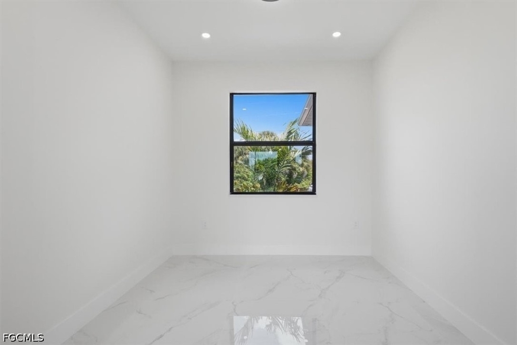 724 Calumet Street E - Photo 4