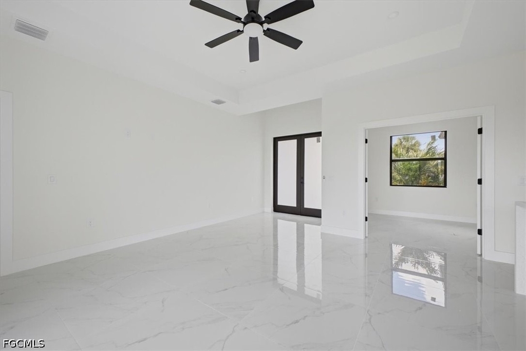 724 Calumet Street E - Photo 24