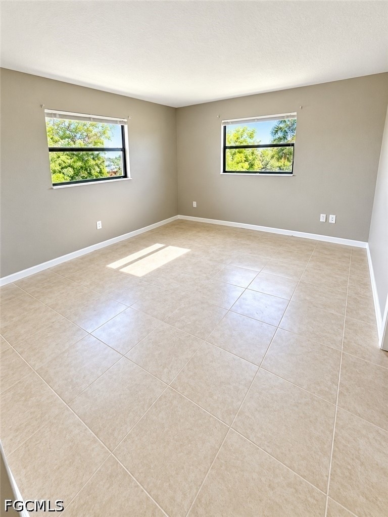 129 Se 23rd Place - Photo 4