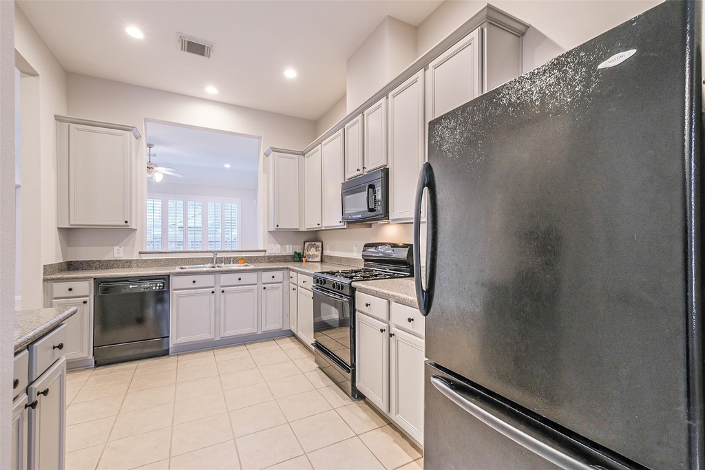 9718 Catalina Leaf Lane - Photo 19