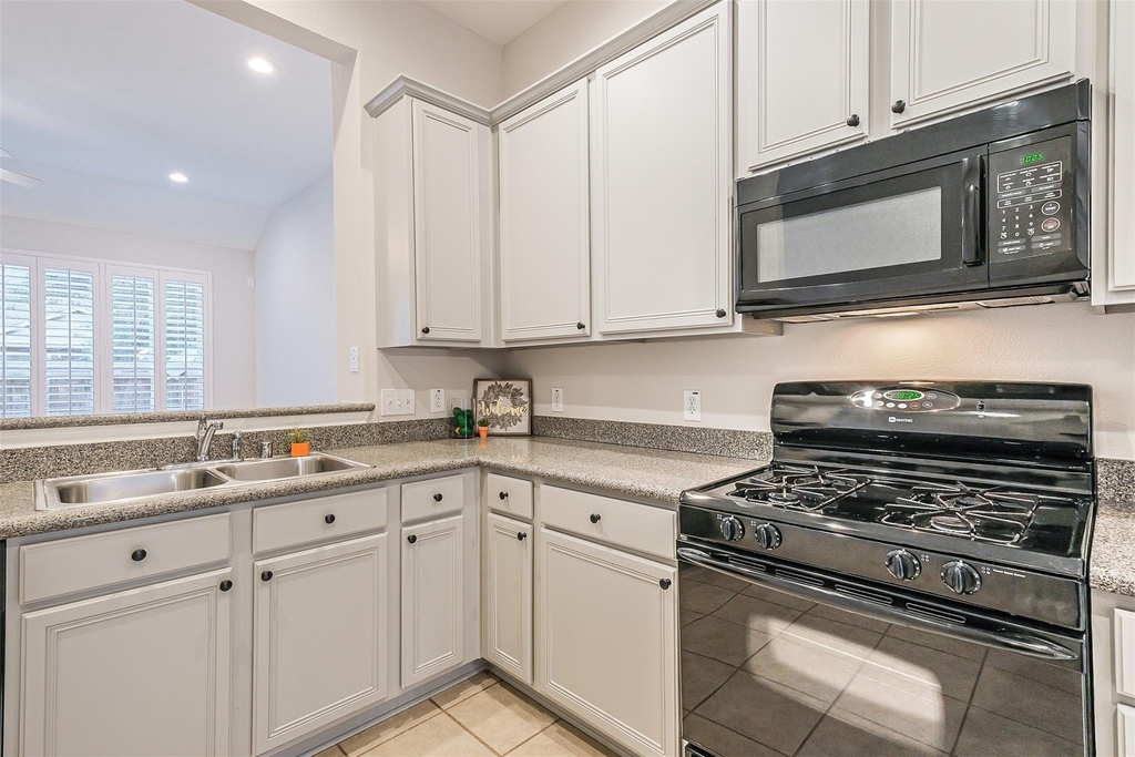 9718 Catalina Leaf Lane - Photo 20