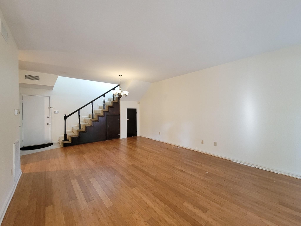 10811 Richmond Avenue - Photo 12