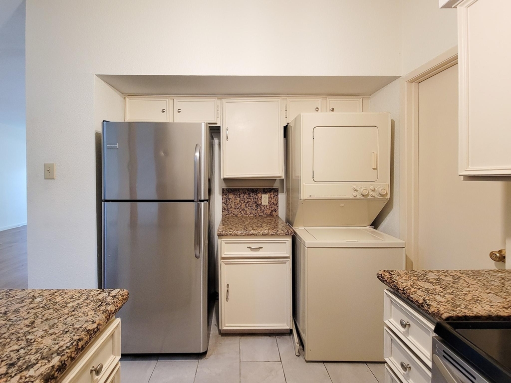10811 Richmond Avenue - Photo 5